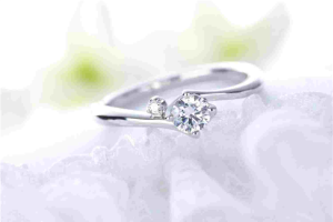 钻戒皇冠发卡婚庆婚礼节日PPT宝藏模板.pptx[共5张]